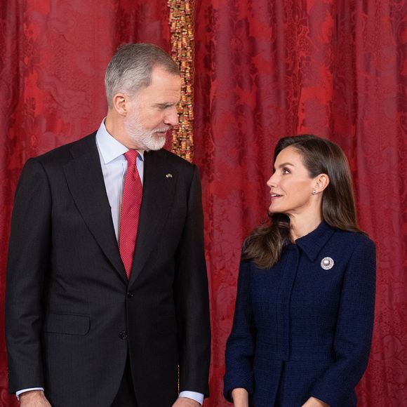 La reine Letizia d'Espagne pourrait bien avoir eu une idée lumineuse. 

Le roi Felipe VI et la reine Letizia d’Espagne, lors du déjeuner organisé en l'honneur du président de la République arabe d'Égypte, Abdelfatah al-Sisi, au Palais royal de Madrid, Espagne
@LALO YASKY / BESTIMAGE