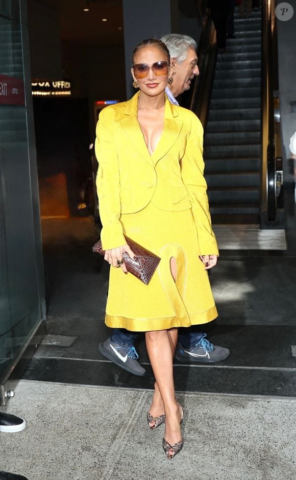 Jennifer Lopez est vue en train de quitter une séance de questions-réponses pour son prochain film "Kiss of the Spider Woman" au cinéma AMC Lincoln à Uptown, Manhattan. Photo by Backgrid USA / Bestimage