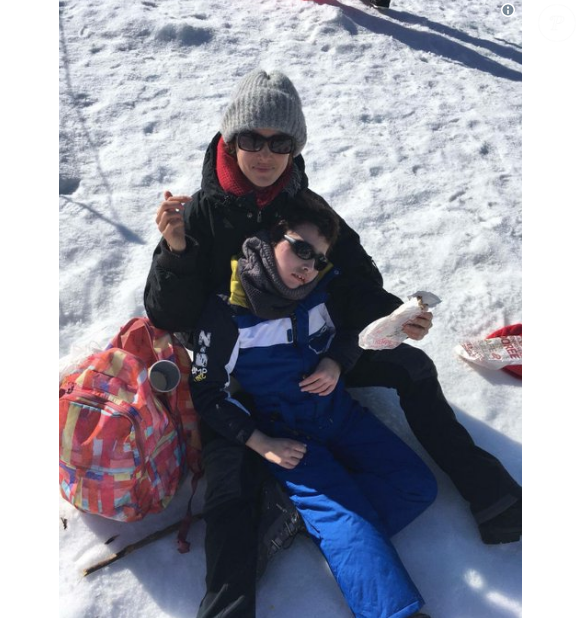 Sur Public Sénat, Églantine Éméyé raconte : "Apparemment pour un homme voir son fils handicapé c'est plus difficile à gérer, assumer, accepter et donc il fuit"

Eglantine Emeyé et son fils Samy au ski. Février 2018.