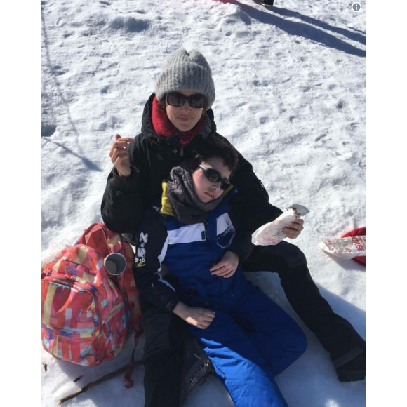 Sur Public Sénat, Églantine Éméyé raconte : "Apparemment pour un homme voir son fils handicapé c'est plus difficile à gérer, assumer, accepter et donc il fuit"

Eglantine Emeyé et son fils Samy au ski. Février 2018.