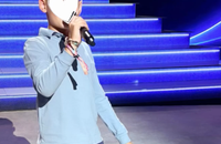Peter "sur les pas de maman" : le fils de Faustine Bollaert, qu'elle a eu avec Maxime Chattam, déjà très à l'aise sur un plateau télé !