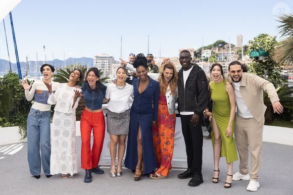 Yuming Hey, Amel Bent, Lise Akoka, Shirel Nataf, Fanta Kebe, Romane Gueret, Mouctar Diawara, Suzanne de Baecque et Zakaria-Tayeb Lazab au photocall du film "Ma Frère" lors du 78ème Festival International du Film de Cannes, au Palais des Festivals à Cannes, France, le 22 mai 2025. © Jacovides-Moreau/Bestimage