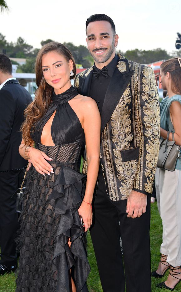 Adil Rami est prêt à se marier

Adil Rami et sa compagne Léna Guillou - 9ème gala étoilé Patrick Mouratoglou (coach légendaire de S. Williams) au profit de la Fondation Champ'seed à la Mouratoglou Academy afin de soutenir les jeunes espoirs du tennis mondial à Biot le 18 juin 2023. © Agence / Bestimage