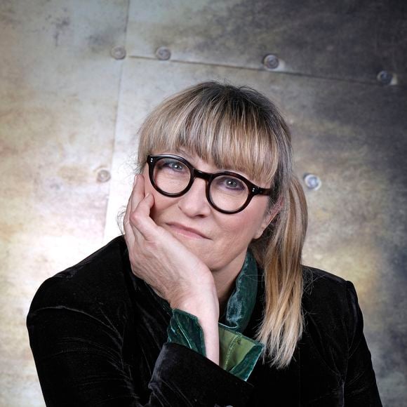 Depuis qu'elle est en Corse, elle a aussi lancé son propre business en mettant en vente sur des marchés des sanctuaires chrétiens de poche qu'elle confectionne elle-même. 

Exclusif - Rendez-vous avec Christine Bravo à Paris en marge de l'émission "Chez Jordan" le 16 janvier 2023.
© Cédric Perrin / Bestimage