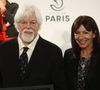 Mais elle assumera ses choix jusqu'au bout : "Il y aura toujours des gens très conservateurs qui considèrent que tout ce qui pourrait porter atteinte à leur bulle d’intimité est éliminatoire”  dit-elle dans Elle
Anne Hidalgo, Paul Watson - Cérémonie d'attribution de la citoyenneté honoraire de la ville de Paris, à Paris le lundi 3 février 2025. La maire de Paris, Anne Hidalgo n'a pas tardé à soutenir le militant écologiste, suivi par les élus de la mairie, qui ont voté à l'unanimité pour décorer le militant écologiste et fondateur de Sea Shepher, plus de sept semaines après la libération du fondateur de Sea Shepherd, arrêté le 21 juillet 2024 par les autorités danoises. © Christophe Clovis/Bestimage