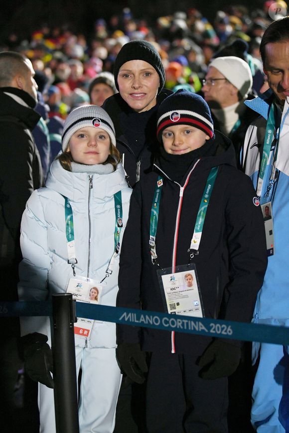 Le prince Albert et la princesse Charlène de Monaco et leurs enfants, le prince Jacques de Monaco et la princesse Gabriella de Monaco assistent à la remise des prix de l'équipe mixte de skeleton lors des jeux olympiques d'hiver de Milan-Cortina 2026 le 15 février
Zuma Press/Bestimage