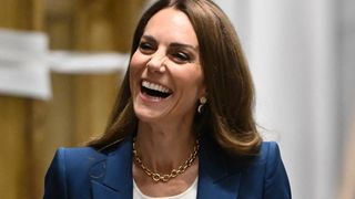 Kate Middleton réapparaît dans un lieu très en vue à Londres : son look clin d'oeil à son mariage avec William fait son effet