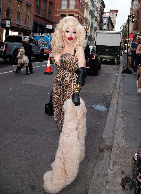 Amanda Lepore - Arrivées au lancement de la collaboration, en édition limitée, Longchamp x Jeremy Scott, à la boutique Longchamp de Soho à New York le 26 mai 2026.

©Bestimage