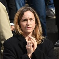 À l’église Saint-Roch pour Arnaud Denis, cette célèbre comédienne qui l’a accompagné jusqu’au bout reste digne