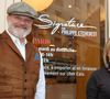 Le jeune homme a dû changer de casserole en urgence pour pouvoir terminer son plat.

Exclusif - Le chef Philippe Etchebestet sa femme Dominique - Le chef Philippe Etchebest ouvre son restaurant éphémère "Signature" du 9 au 30 octobre au 25 rue Sedaine à Paris dans le 11ème arrondissement le 8 octobre 2025. © Jean-Marc Lhomer/Bestimage