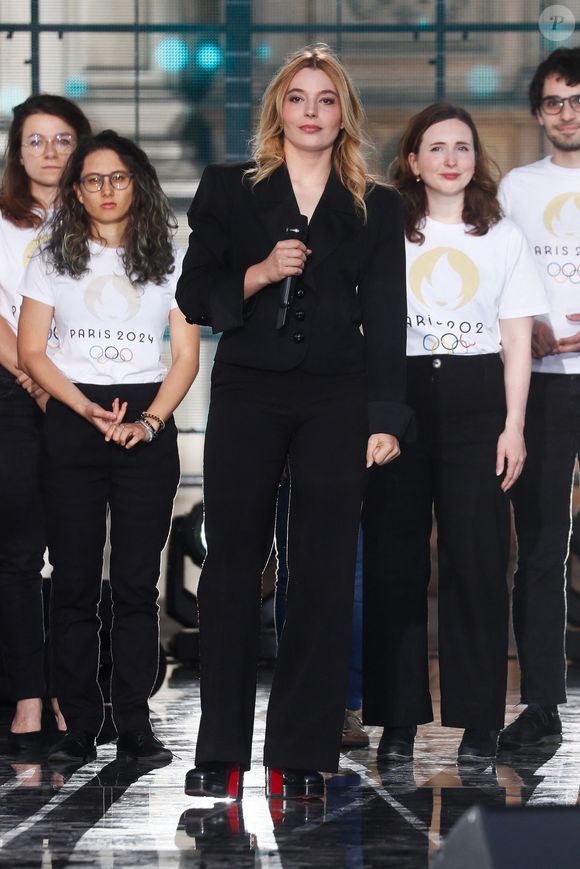 Exclusif - Santa (Samantha Cotta, chanteuse du groupe HYPHEN HYPHEN) - Enregistrement de l'émission "Paris 2024 le concert événement...dans un an les jeux" sur le parvis de l'Hôtel de Ville de Paris, diffusée le 25 juillet sur France 2 à 21h10. Le 3 juillet 2023
© Tiziano Da Silva-Christophe Clovis / Bestimage