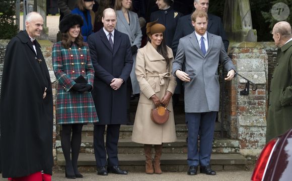 Le prince William, Catherine Kate Middleton la duchesse de Cambridge enceinte, Meghan Markle et son fiancé le prince Harry - La famille royale d'Angleterre arrive à la messe de Noël à l'église Sainte-Marie-Madeleine à Sandringham, le 25 décembre 2017. (Agence / Bestimage).