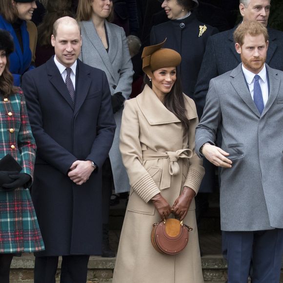 Le prince William, Catherine Kate Middleton la duchesse de Cambridge enceinte, Meghan Markle et son fiancé le prince Harry - La famille royale d'Angleterre arrive à la messe de Noël à l'église Sainte-Marie-Madeleine à Sandringham, le 25 décembre 2017. (Agence / Bestimage).