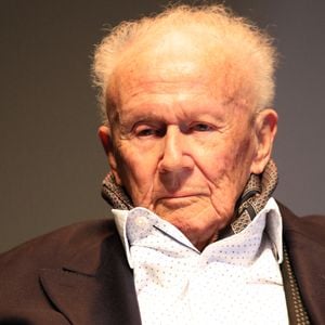 “Il a ses problèmes de santé c’est bien normal, il voit un petit peu moins bien…”, explique Vincent Perrot

Philipe Bouvard assiste à la projection du documentaire "Les Mille et une vies de Philippe Bouvard" (Paris Première) au théâtre de la Croisette à Cannes, le 30 novembre 2024. Franz Chavaroche / Nice Matin / Bestimage