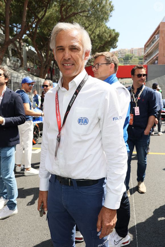 Paul Belmondo pose le long de la grille de départ lors de l'E-Prix Monaco, 7ème meeting du Championnat du Monde de Formule E ABB FIA 2022-23 à Monaco, le 6 mai 2023. Photo Marco Piovanotto/Abaca