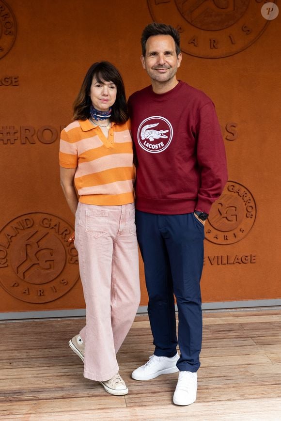 Christophe Michalak et sa femme Delphine Michalak au village lors des Internationaux de France de Tennis de Roland Garros 2026. Paris, le 2 juin 2026.
© Jacovides-Moreau / Bestimage