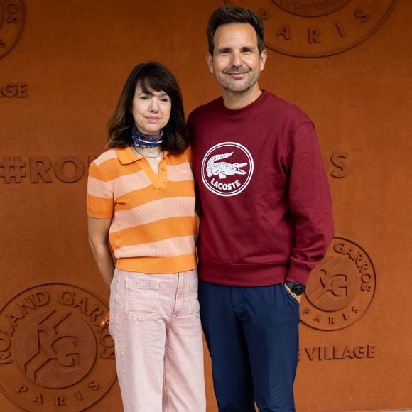 Christophe Michalak et sa femme Delphine Michalak au village lors des Internationaux de France de Tennis de Roland Garros 2026. Paris, le 2 juin 2026.
© Jacovides-Moreau / Bestimage