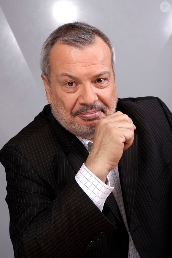 Périco Légasse va se lancer dans une nouvelle aventure à la radio.

Portrait de Perico Legasse  2019
JLPPA / Bestimage