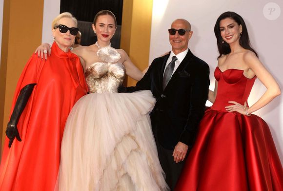 À l’affiche, on retrouve évidemment le trio iconique : Meryl Streep, Anne Hathaway et Emily Blunt. Mais cette suite promettait aussi l'arrivée de nouveaux visages.

Les acteurs Meryl Streep, Emily Blunt, Stanley Tucci et Anne Hathaway lors de la première mondiale du film "Le diable s'habille en Prada 2" au Lincoln Center.  

© Nancy Kaszerman/ZUMA Press Wire