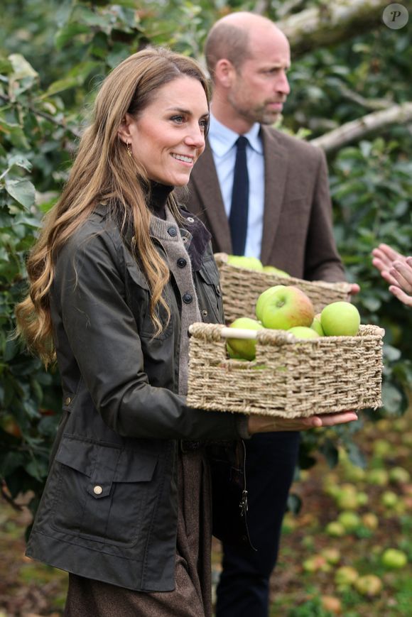 Le prince William, prince de Galles, et Catherine (Kate) Middleton, princesse de Galles, visitent un producteur de cidre, "Long Meadow Cider" à Portadown (Irlande), le 14 octobre 2025 © Bestimage