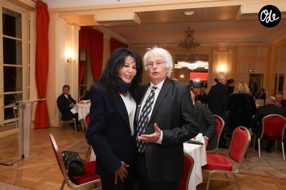 Cette rencontre a permis de réunir des représentants de la politique, de l’économie, de la culture et des médias autour de nombreux échanges.

Exclusif - Yamina Benguigui et Jean-Jacques Annaud - R.Lescure, ministre de l'économie est l'invité du dîner de la Revue des Deux Mondes à la maison de l'Amérique Latine à Paris le 6 octobre 2026. © Jack Tribeca / Bestimage