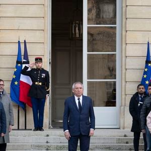 Le Premier ministre François Bayrou participe à Matignon à une minute de silence en hommage aux victimes du cyclone Chido à Mayotte le 23 décembre 2024.

© Eliot Blondet / Pool / Bestimage