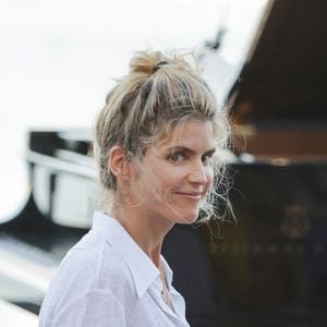 Alice Taglioni célèbre ses 49 ans. 

Exclusif - Alice Taglioni donne son premier concert au piano aux côtés d' Helene Berger dans le cadre du Cap Ferret Music Festival, au Canon, Lege Cap Ferret. Photo by Thibaud Moritz/ABACAPRESS.COM - POOL BESTIMAGE