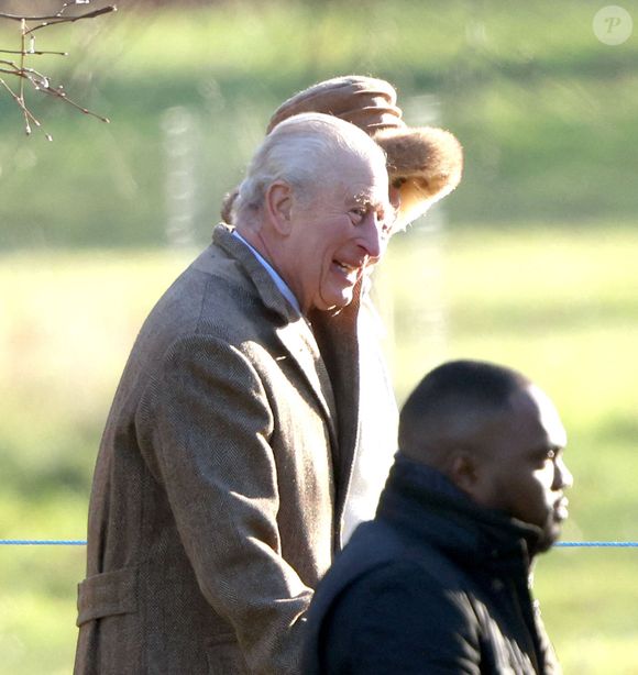 Le roi Charles III et la reine Camilla ont assisté à l'office du dimanche matin à l'église St. Mary Magdalene à Sandringham. Le roi Charles III, Sandringham, Norfolk, le 4 janvier 2026 © PsnewZ / Bestimage