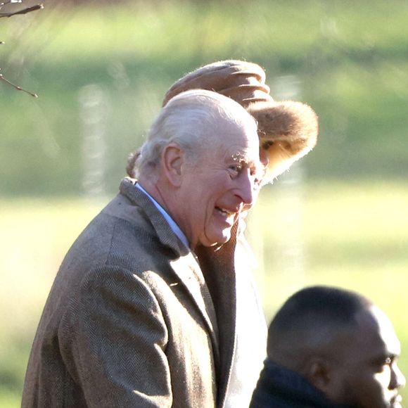 Le roi Charles III et la reine Camilla ont assisté à l'office du dimanche matin à l'église St. Mary Magdalene à Sandringham. Le roi Charles III, Sandringham, Norfolk, le 4 janvier 2026 © PsnewZ / Bestimage