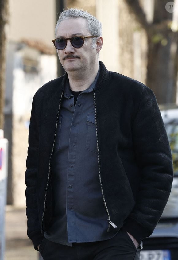 Vincent Desagnat - Arrivées aux obsèques de Bruno Salomone en l'église Sainte-Anne de Polangis de Joinville-le-Pont (Val-de-Marne) le 23 mars 2026. © Cyril Moreau - Dominique Jacovides / Bestimage