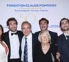 Qui connaît un grand succès sur TMC et sur Netflix 

Exclusif - La famille Kretz : "L'Agence" sur TMC  :  Sandrine Kretz, Martin Kretz, Olivier Kretz, Majo (la grand-mère), Valentin et Louis - Soirée de gala des 50 ans de la Fondation Claude Pompidou à l'Hôtel Marcel Dassault à Paris le 12 avril 2022.
Rachid Bellak / LMS / Bestimage