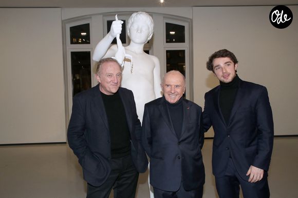 Selon son compte LinkedIn, il intègre ensuite Artémis, la holding d'investissement de la famille Pinault, avant de reprendre ses études à Columbia University pour y préparer un MBA. 

François Pinault (C), son fils François-Henri Pinault (G) et son petit-fils François Pinault Jr. (D) autour de l'oeuvre de Charles Ray "La grenouille fou rire" - Vernissage de l'exposition de la Collection François Pinault du Sculpteur Charles Ray à la Bourse du Commerce à Paris, France, le 15 Février 2022. © Bertrand Rindoff/Bestimage