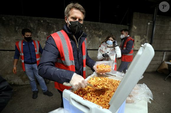 Exclusif - Emmanuel-Philibert de Savoie participe à une maraude et sert des repas aux SDF à Nice avec l'association "Les anges gardiens de Monaco" le 31 janvier 2022. © Jean-François Ottonello / Panoramic / Bestimage
