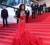 Les créations volumineuses et les traînes interminables ont également bravé les interdits de l'organisation en perturbant la fluidité du tapis rouge.

Simone Ashley - Montée des marches du film " Karma " lors du 79ème Festival International du Film de Cannes, le 15 mai 2026. 

© Jacovides-Moreau / Bestimage