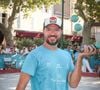 Par exemple, trouvant tout le temps que "tout est cher", il ne s'autorise pas à acheter n'importe quoi.

Jarry, lors de la 8ème édition du tournoi de pétanque caritatif Turquoise Place des Lices à Saint-Tropez le 16 août 2026. © Jack Tribeca / Bestimage