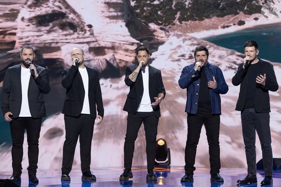Leur album risque de ne pas être diffusé sur toutes les radios de France

Patrick Fiori, Il Cello, Joseph Pastinelli pour les surprises lors de l'enregistrement de l'émission "La Boîte à secrets", présentée par Faustine Bollaert et diffusée le 17 octobre sur France 3, dans les studios du Lendit à Saint-Denis, France, le 23 septembre 2025. © Cyril Moreau/Bestimage