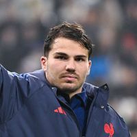 "C’est le cœur lourd…" : Au lendemain du titre du Stade Toulousain, Antoine Dupont partage une décision concernant le XV de France