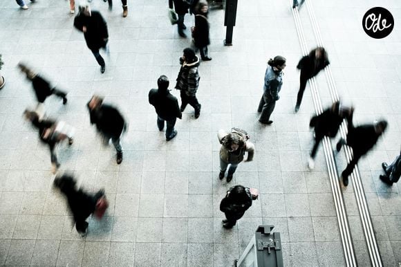 Des phrases d’aide, de soutien ou de motivation renforcent le lien social, réduisent le stress et favorisent la résilience.

Photo prise par Timon Studler / Unsplash