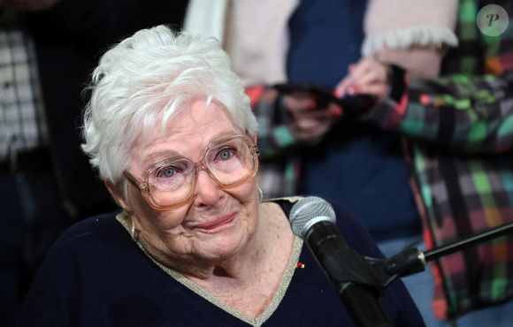 Interrogée par nos confrères de Point de vue, elle a confié : 

Line Renaud - Line Renaud, 97 ans, a inauguré un jardin public qui porte son nom, à Lille, France, le mercredi 17 décembre 2025.

© Claude Dubourg/Bestimage