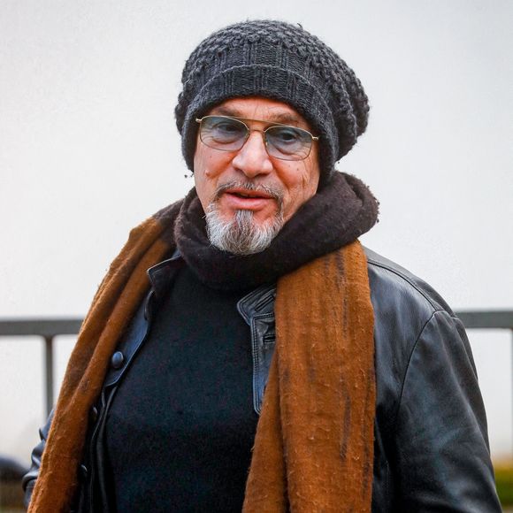 Florent Pagny arrive pour l'enregistrement de l'émission "Vivement Dimanche", présentée par M.Drucker et diffusée sur France 3 le 26 novembre, au Studio Gabriel à Paris, France, le 14 novembre 2023. © Christophe Clovis/Bestimage