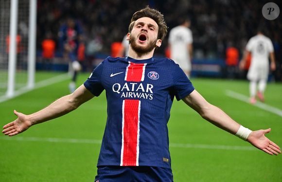 Khvicha Kvaratskhelia - Match de quart de finale aller de Ligue Des Champions 2024-2025 (LDC) "PSG - Aston-Villa (3-1)" au Parc des Princes, le 9 avril 2025. Christian Liewig / Bestimage