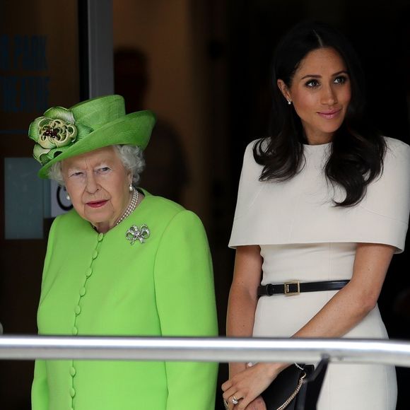 Meghan Markle, duchesse de Sussex, effectue son premier déplacement officiel avec la reine Elisabeth II d'Angleterre, lors de leur visite à Chester. Le 14 juin 2018 (Backgrid UK/ Bestimage).