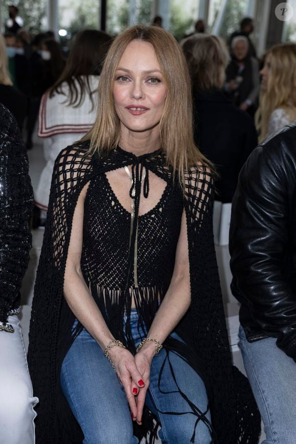 Vanessa Paradis - Défilé de mode "Chanel" en hommage aux métiers d'art au 19M à Aubervilliers. Le 7 décembre 2021 © Olivier Borde / Bestimage