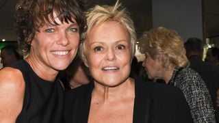 Muriel Robin et Anne Le Nen : Tenues décalées et seulement 8 personnes à leur mariage, leur union était très attendue d’une icone française