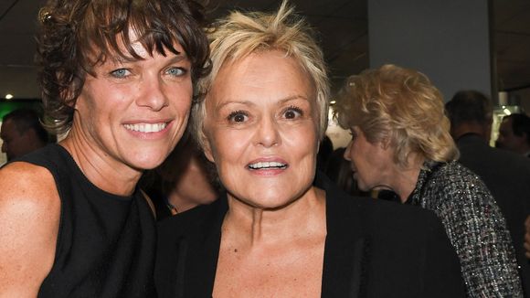 Muriel Robin et Anne Le Nen : Tenues décalées et seulement 8 personnes à leur mariage, leur union était très attendue d’une icone française