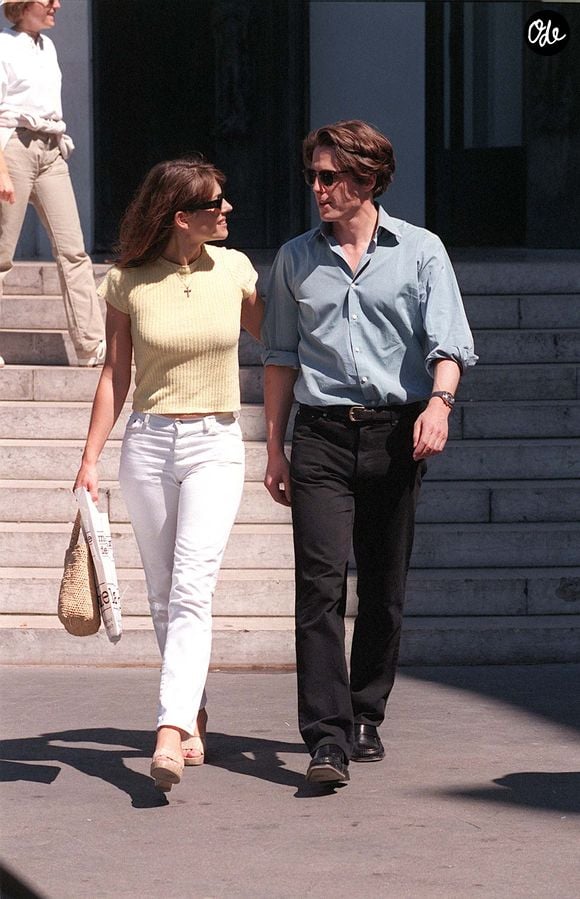 Hugh Grant et Elizabeth Hurley en shooting à Paris.

© Bestimage