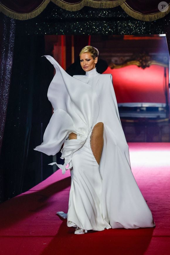 Adriana Karembeu - Défilé Stéphane Rolland "Collection Haute Couture Printemps/Eté 2026" lors de la Fashion Week de Paris (PFW) au Cirque d'Hiver Bouglione, à Paris, France, le 27 janvier 2026. 

© Agence/Bestimage