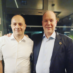 Leur lien d'amitié est devenu si fort que le milieu de terrain de légende lui avait directement proposé de rejoindre les cuisines tricolores juste avant l'iconique Coupe du monde 98. 

Roberto Falvo, le nouveau chef cuisinier des Bleus, sur Instagram