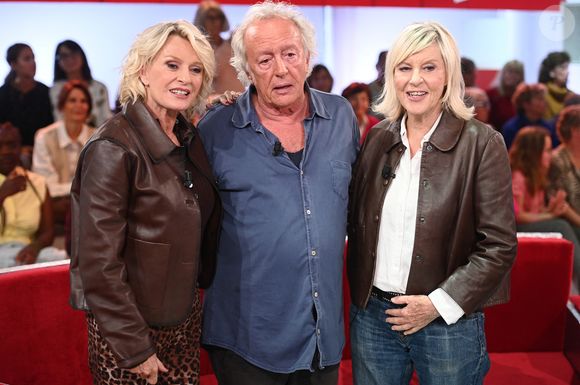 Exclusif - Sophie Davant, Didier Barbelivien et Chantal Ladesou lors de l'enregistrement de l'émission Vivement Dimanche, au studio Rive gauche, à Paris, France, le 22 octobre 2025, présentée par M.Drucker, diffusée sur France 3 le 16 novembre 2025. © Guillaume Gaffiot/Bestimage
