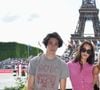L'occasion de constater qu'il a bien grandi

Exclusif - Jean Depardieu (dernier fils de Gérard Depardieu), Iman Perez, Marie Coupérie-Eiffel, Vanille Clerc et Roxane Depardieu dans l'espace VIP lors de la 8ème édition du "Longines Paris Eiffel Jumping" au Champ de Mars à Paris. © Gorassini / Perusseau / Tribeca / Bestimage